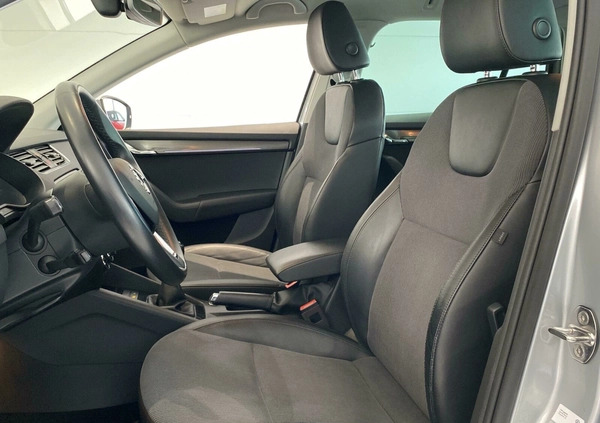 Skoda Octavia cena 65900 przebieg: 123883, rok produkcji 2019 z Jastrowie małe 407